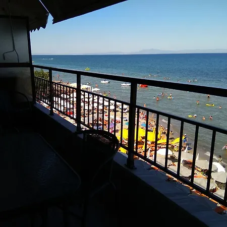 Studio Just On The Beach Apartment *