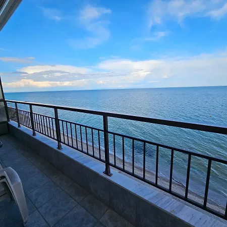 Just On The شقة Paralía