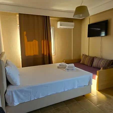 Just On The * Paralía