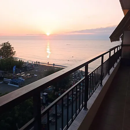 شقة Just On The Paralía