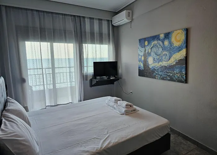 Just On The Paralía