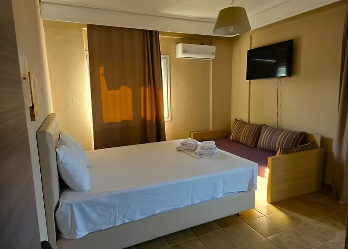 Just On The * Paralía